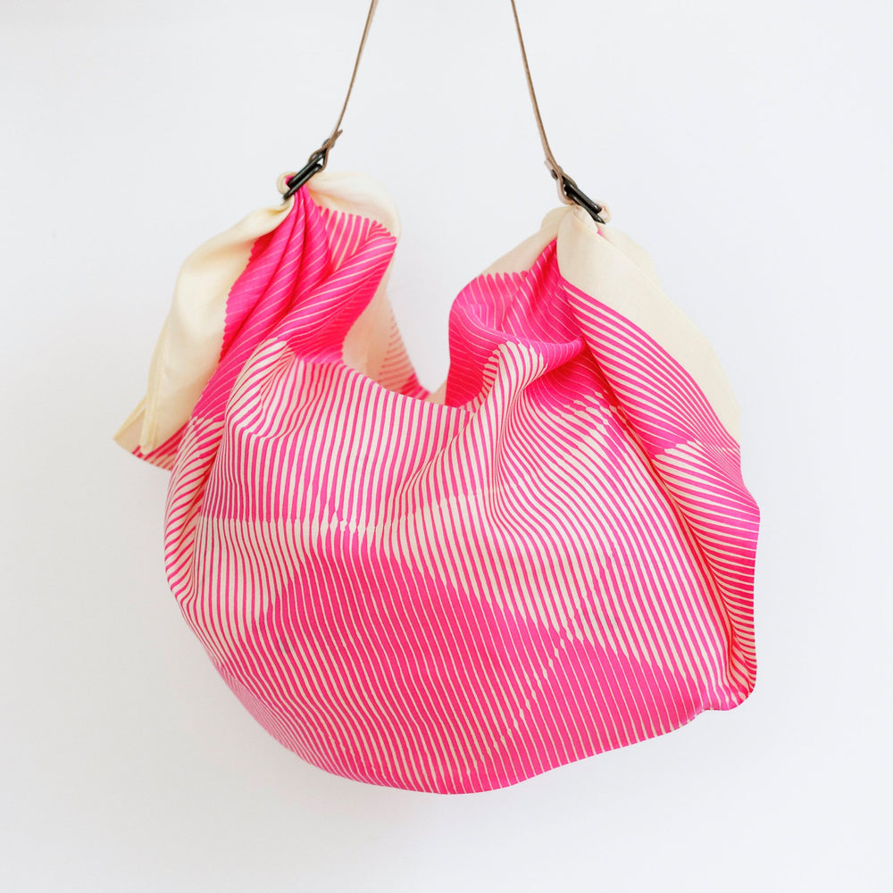 “Folded Paper” furoshiki (pink) bag set